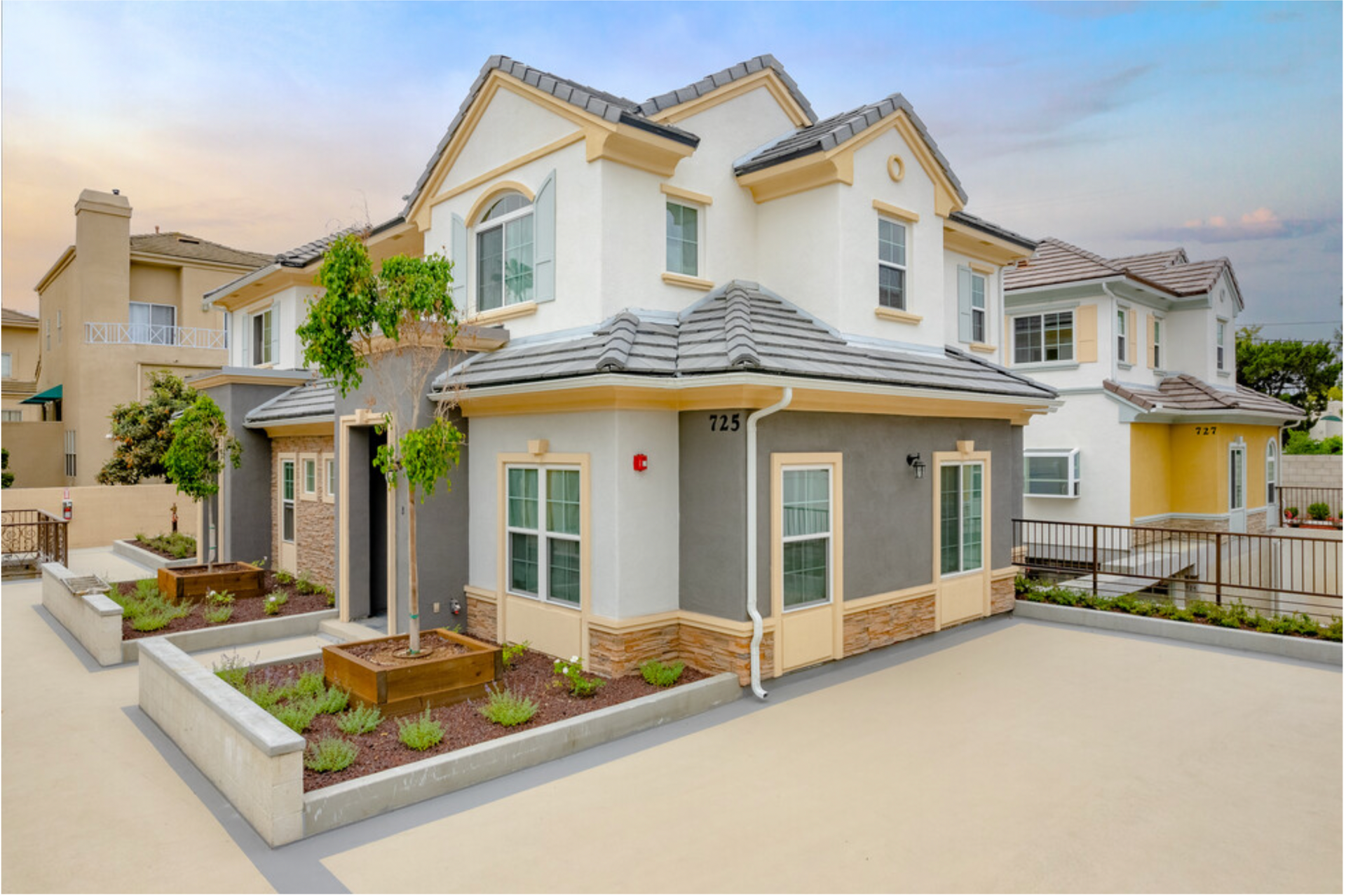 Alhambra Apartment: 713-727 S. Stoneman Avenue