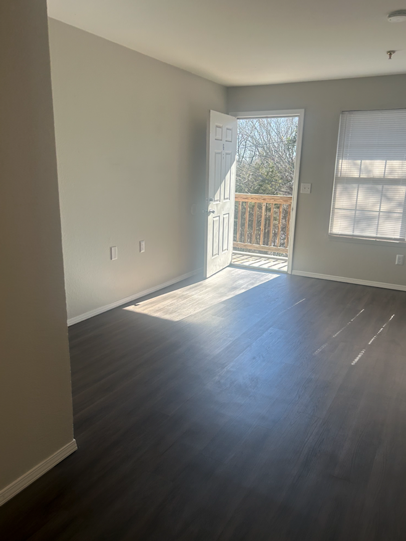 Branson Apartment: 404 Neihardt Ave