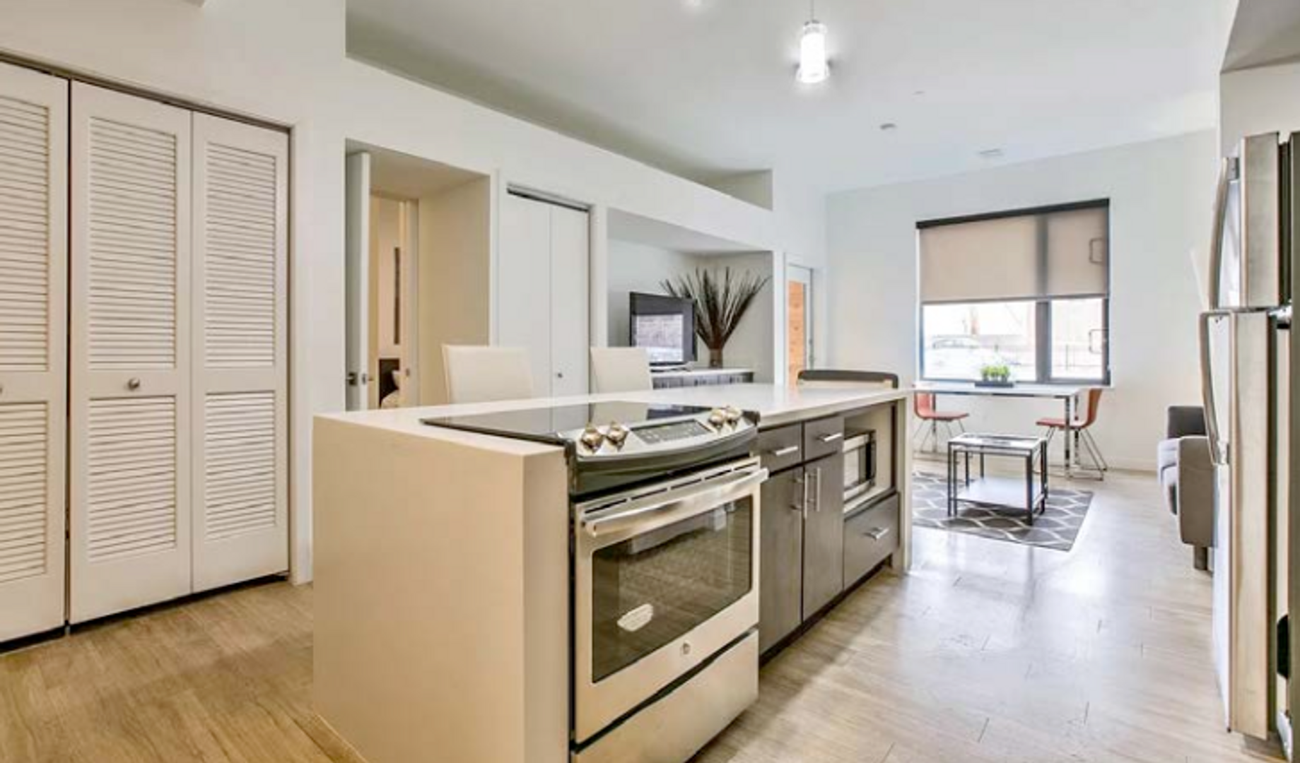 Kansas City Apartment: 660 E 63rd Street