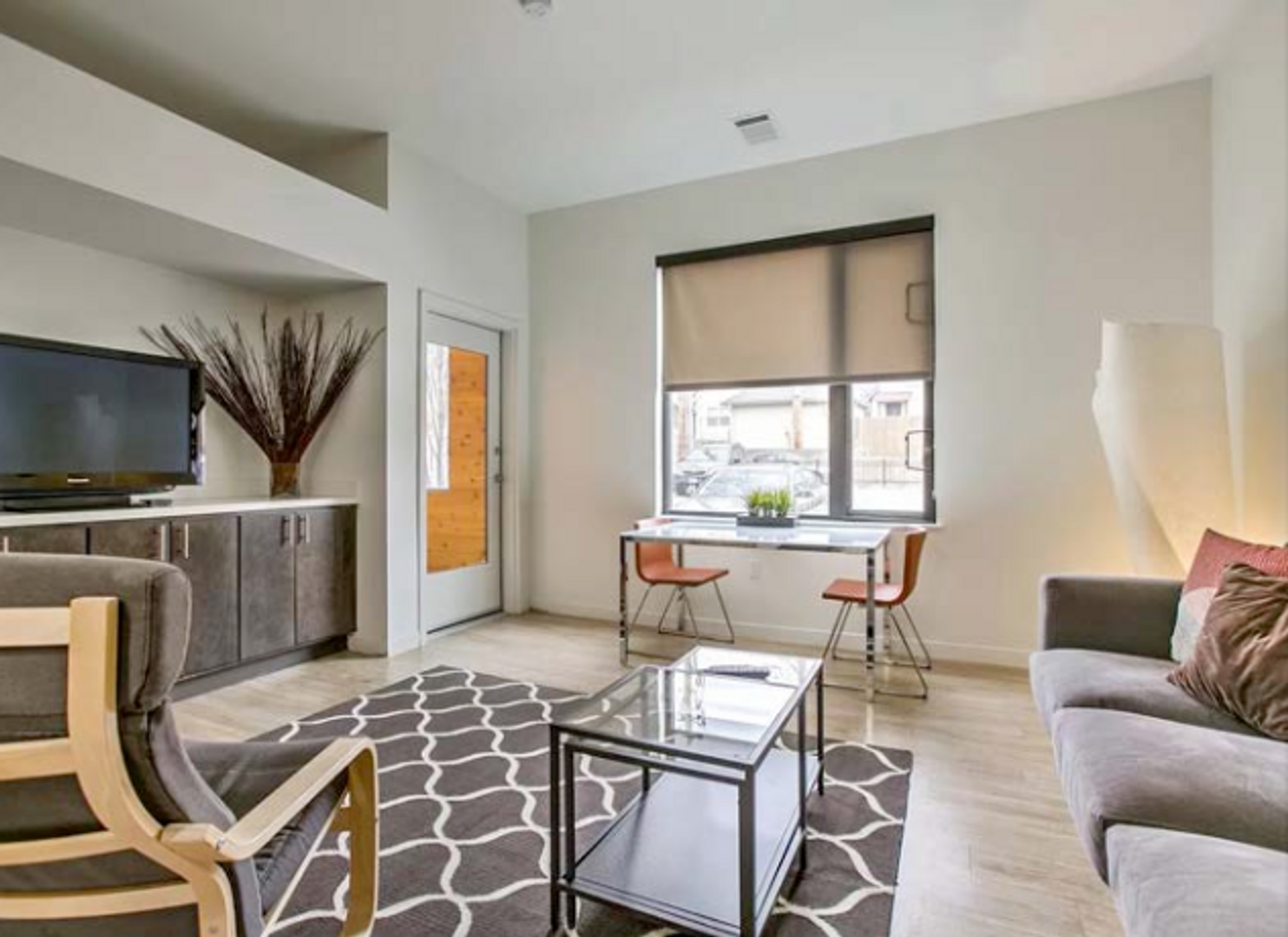 Kansas City Apartment: 660 E 63rd Street