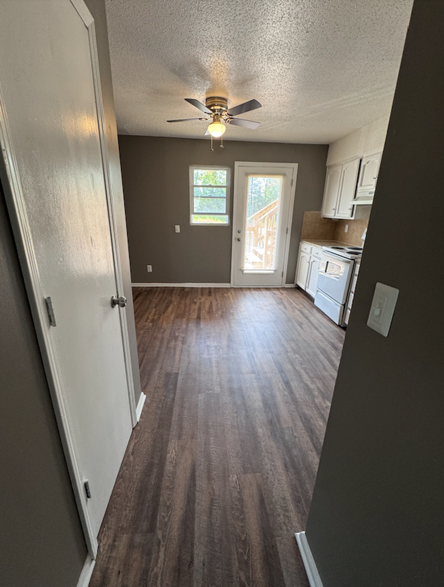 Excelsior Springs Apartment: 1009-1011 1107/1109 Frontier St