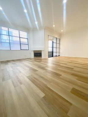 Spacious 2-Bedroom Condo in the Heart of Brentwood – photo 1