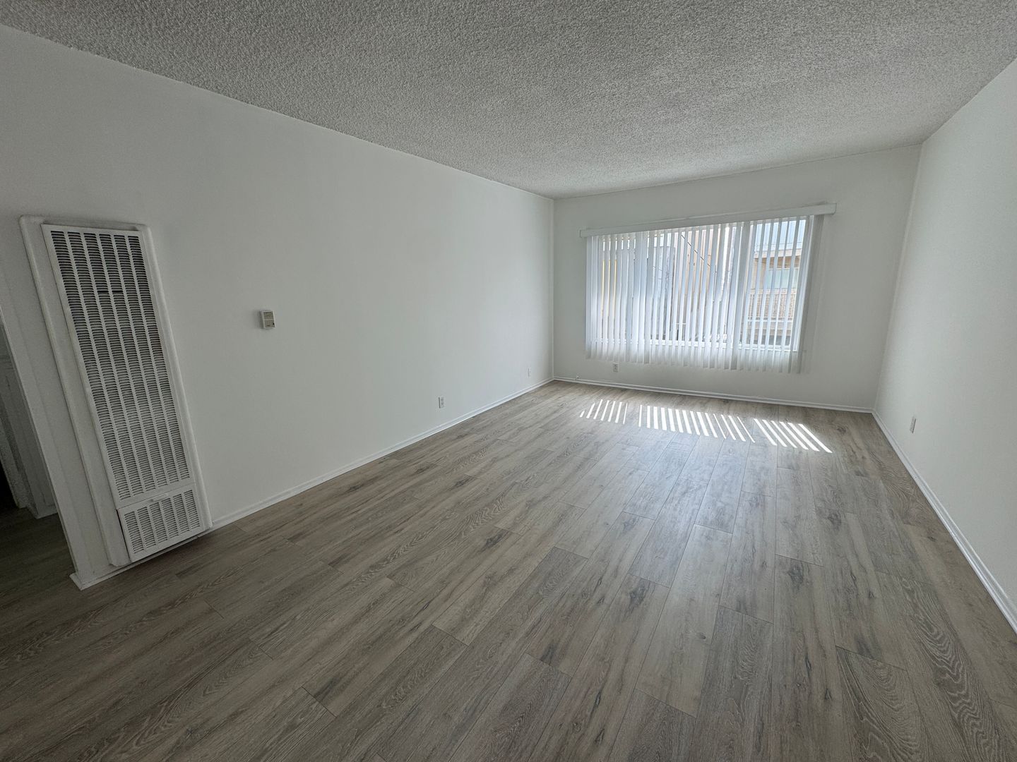 Venice Apartment: 12 23rd Ave.