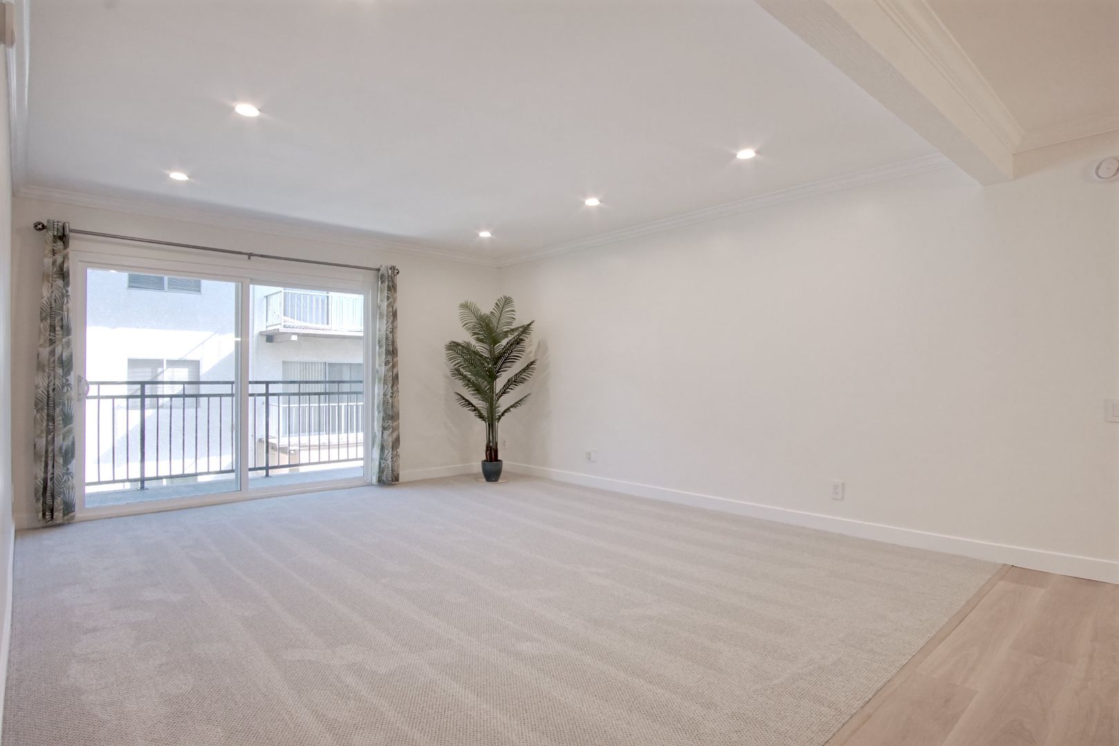 5460 White Oak Ave., Unit G217 4 of 12
