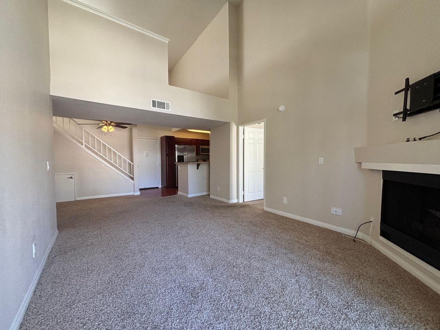Woodland Hills Condo: 21450 Burbank Blvd #301