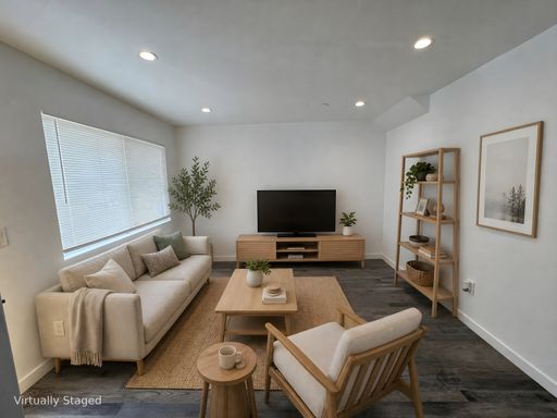 Spacious 5 Bed | 5 Bath Home in Vibrant South LA – photo 1