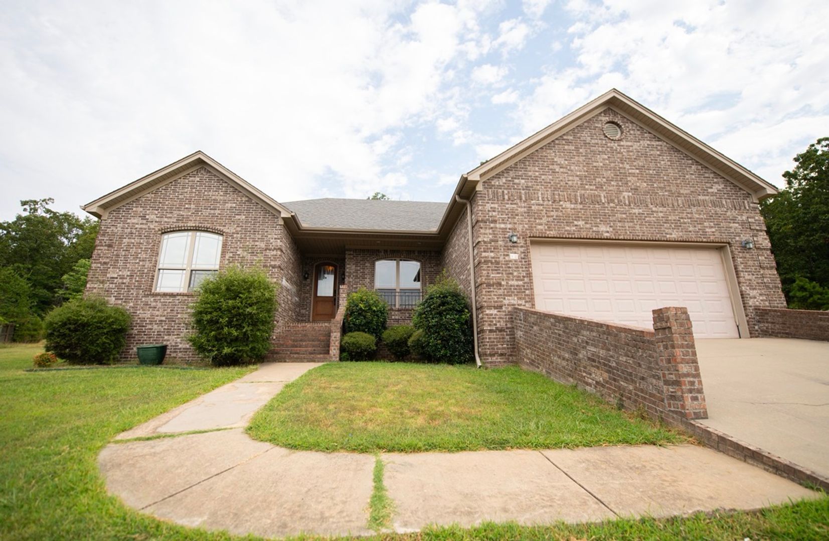 Cabot House: 18 Cains Cove