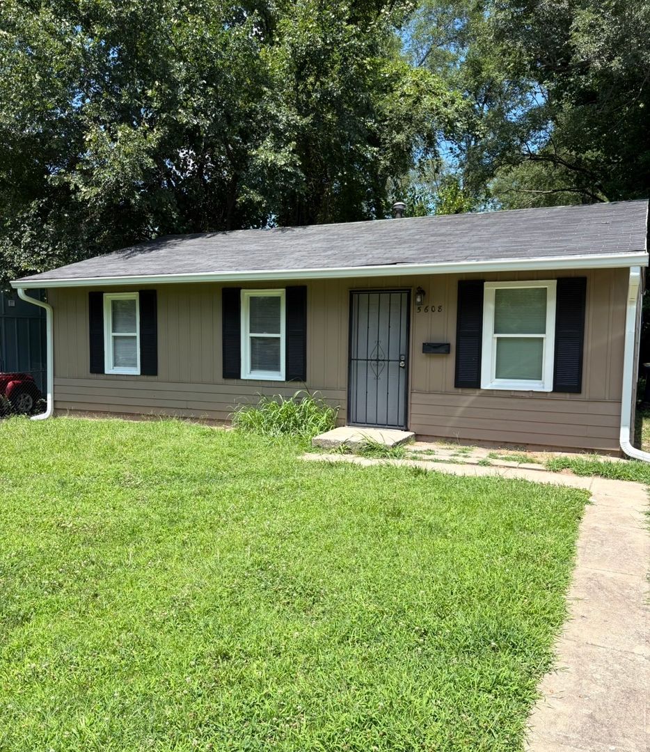 Kansas City House: 5608 East 40th Street