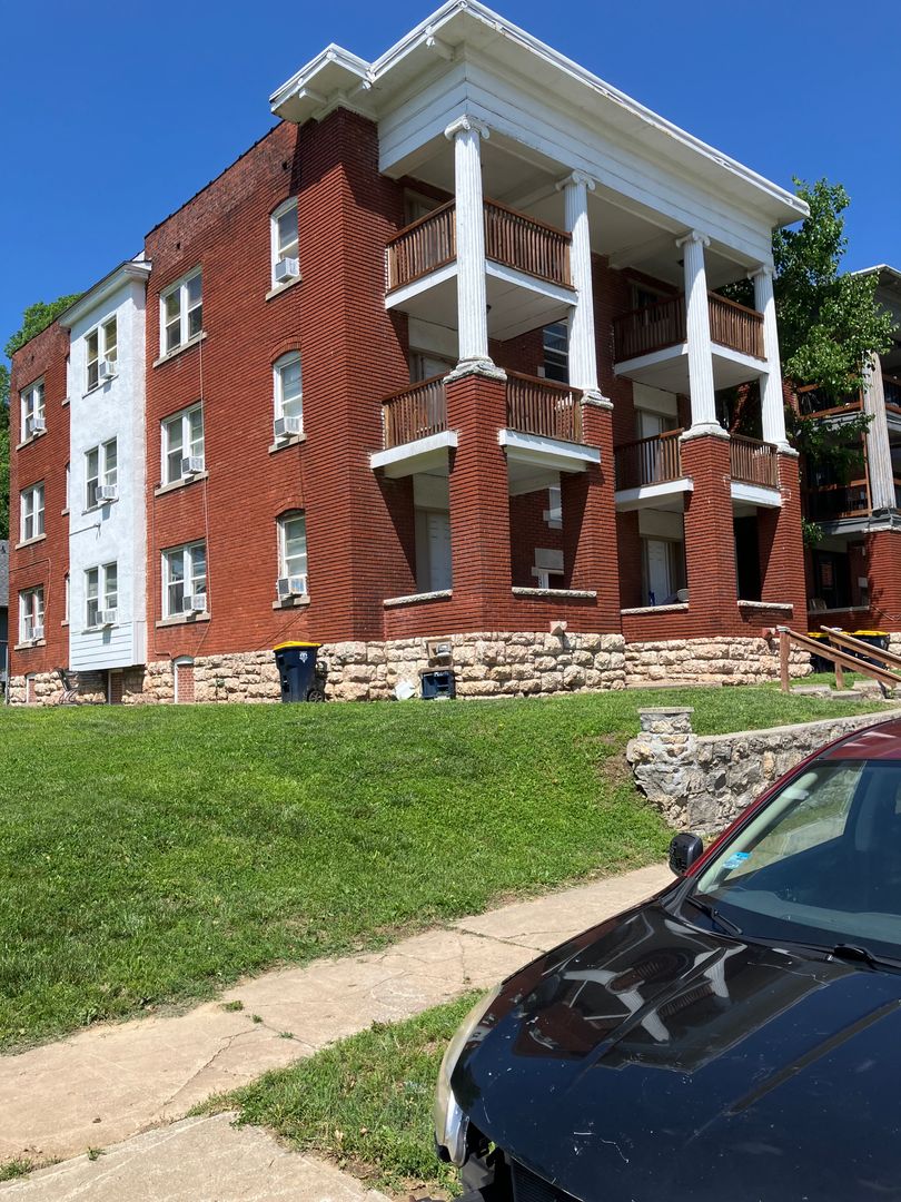Kansas City Apartment: 2404 East 29th St.