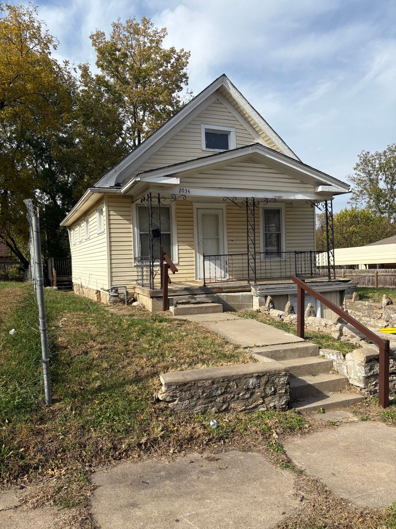 Kansas City House: 2034 Lawn