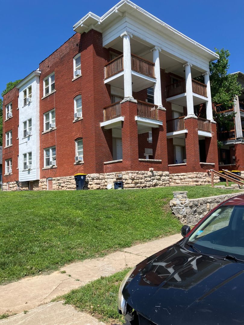 Kansas City Apartment: 2404 East 29th St.