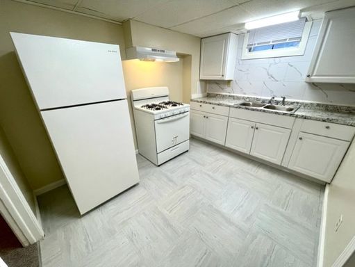 1 Bedroom Apartment Downtown w/ Bonus Room - Utilities Included! – photo 1