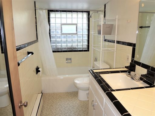 Cozy 1 Bedroom Apartment off East Campus – photo 1