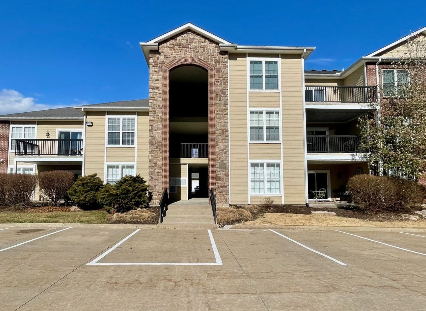 Columbia Condo: 4100 W. Worley, #301