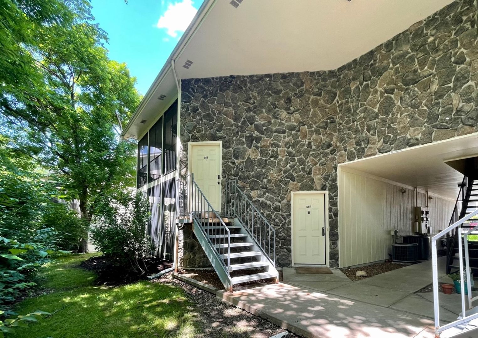 Columbia House: 804 Park de Ville Place