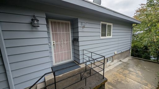Beautifully Updated 3‑Bedroom, 2‑Bath property just Minutes from Marquam Trails and OHSU campus. – photo 1