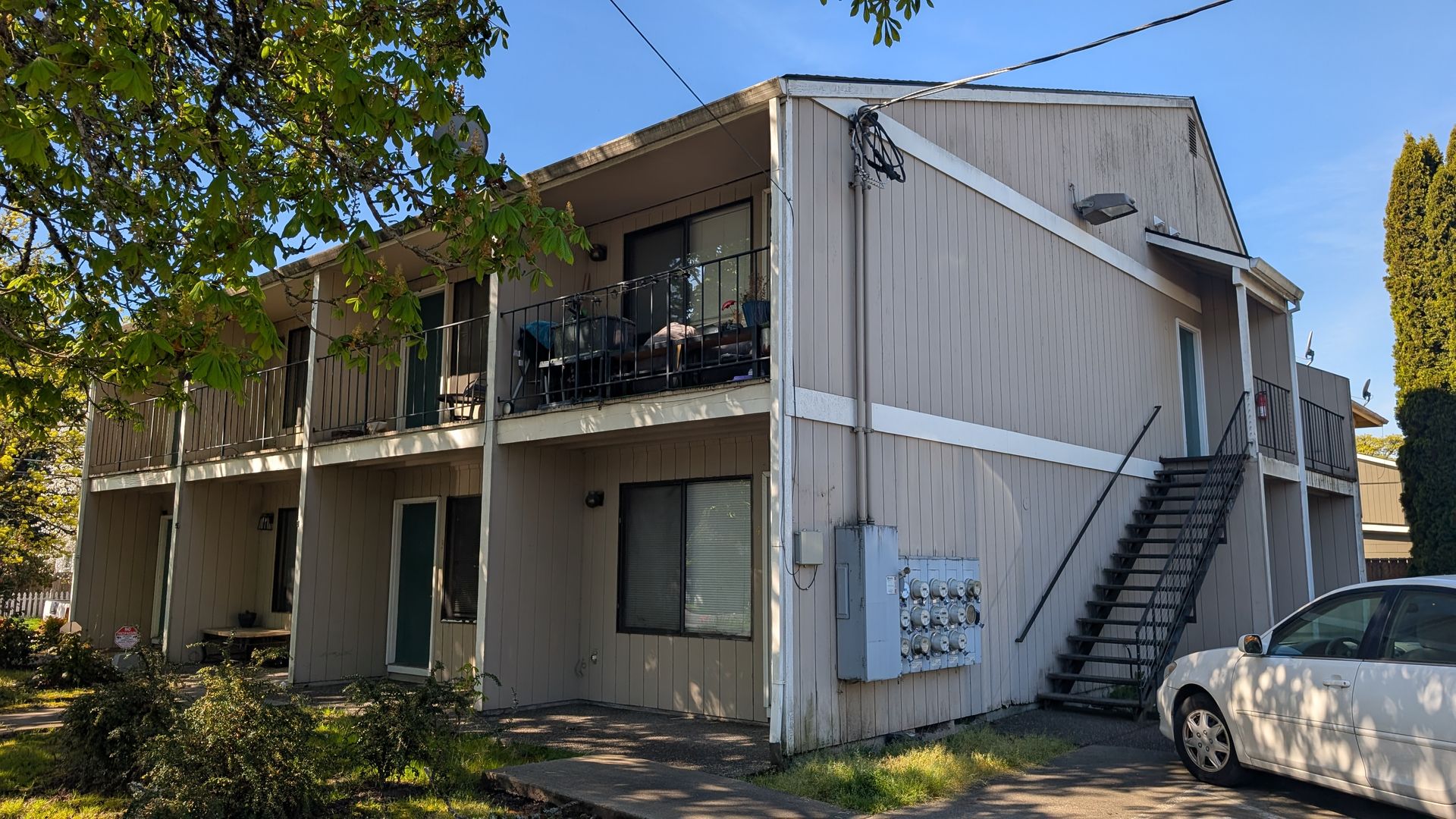 Hillsboro Apartment: 573 SE Walnut St.