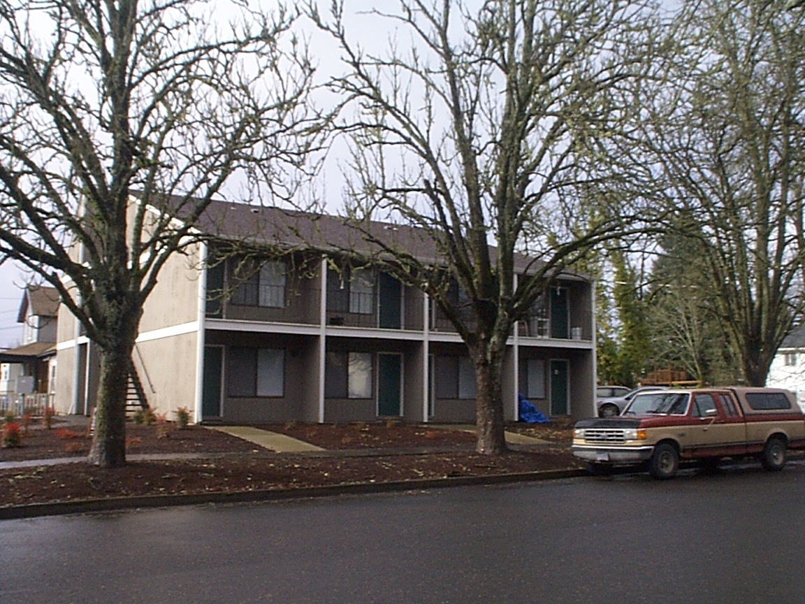 Hillsboro Apartment: 573 SE Walnut St.