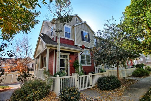 3 bed 2.5 bath end unit Red Hawk townhome – photo 1