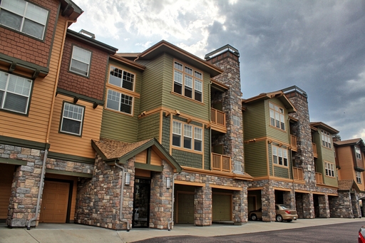1 bed 1 bath 3rd floor condo off of Chambers – photo 1