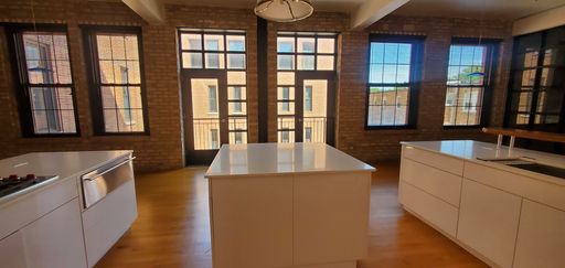 Discover this live/work loft in Ravenswood - 1 Bedroom - 2 Bath – photo 1
