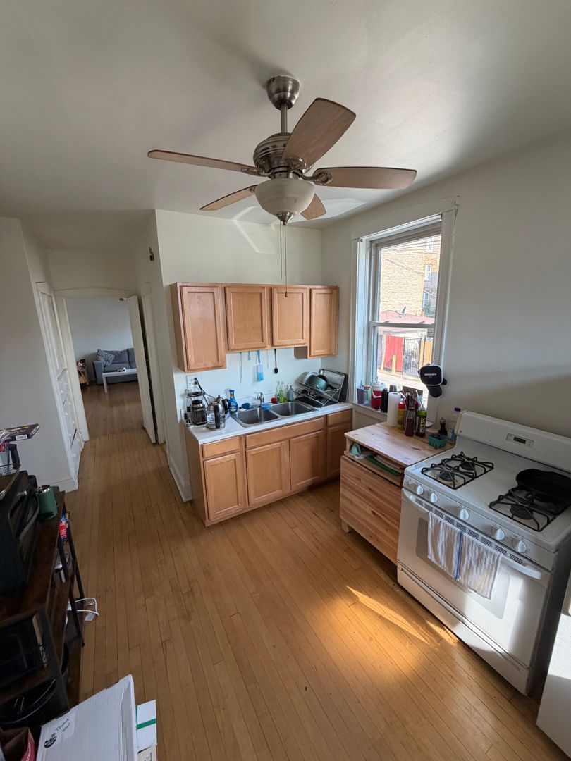 Chicago Apartment: 2266-70 W. Leland