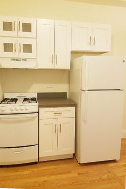 One bedroom near Lincoln Square – photo 1