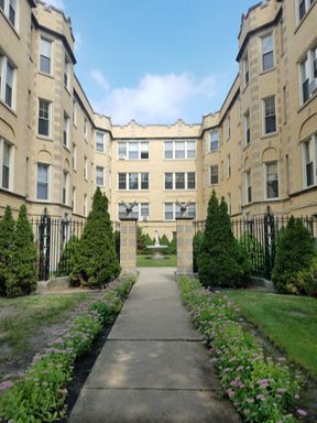 One bedroom near Lincoln Square – photo 1