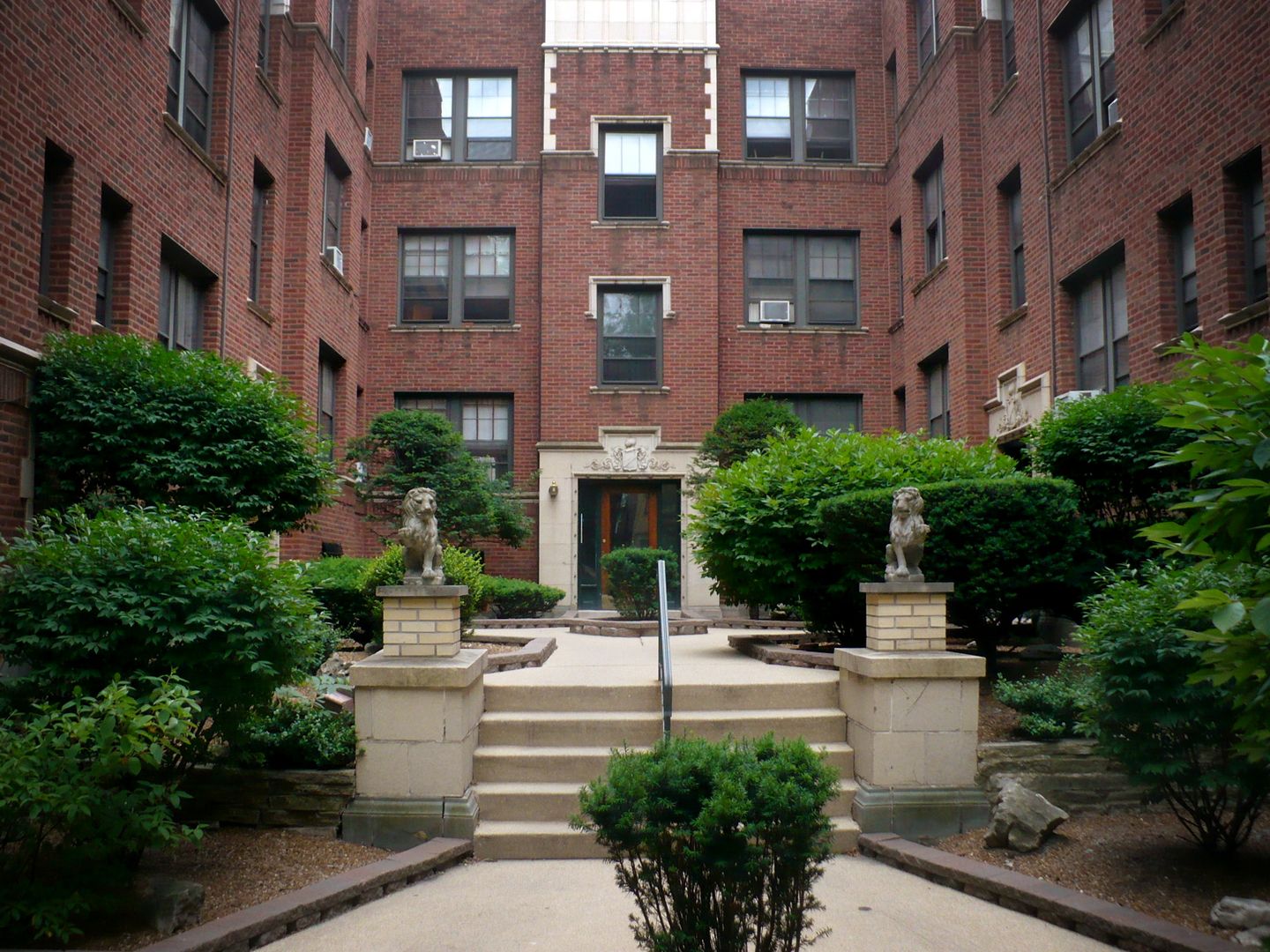 Chicago Apartment: 915-23 W. George