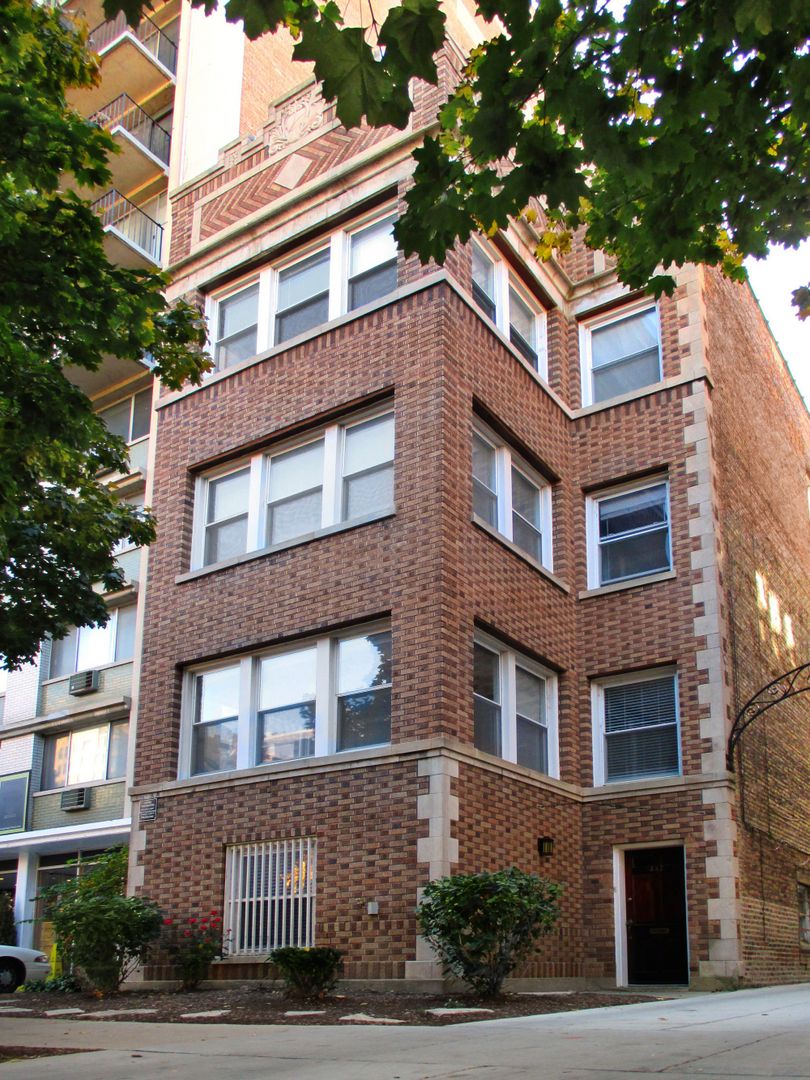 Chicago Apartment: 447 W. Oakdale