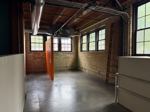 5215 N Ravenswood Suite 112 – photo 1