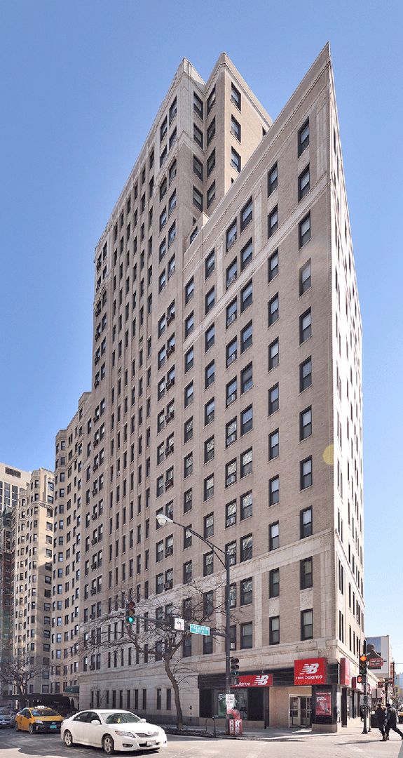 Chicago Apartment: 415 W. Fullerton Parkway