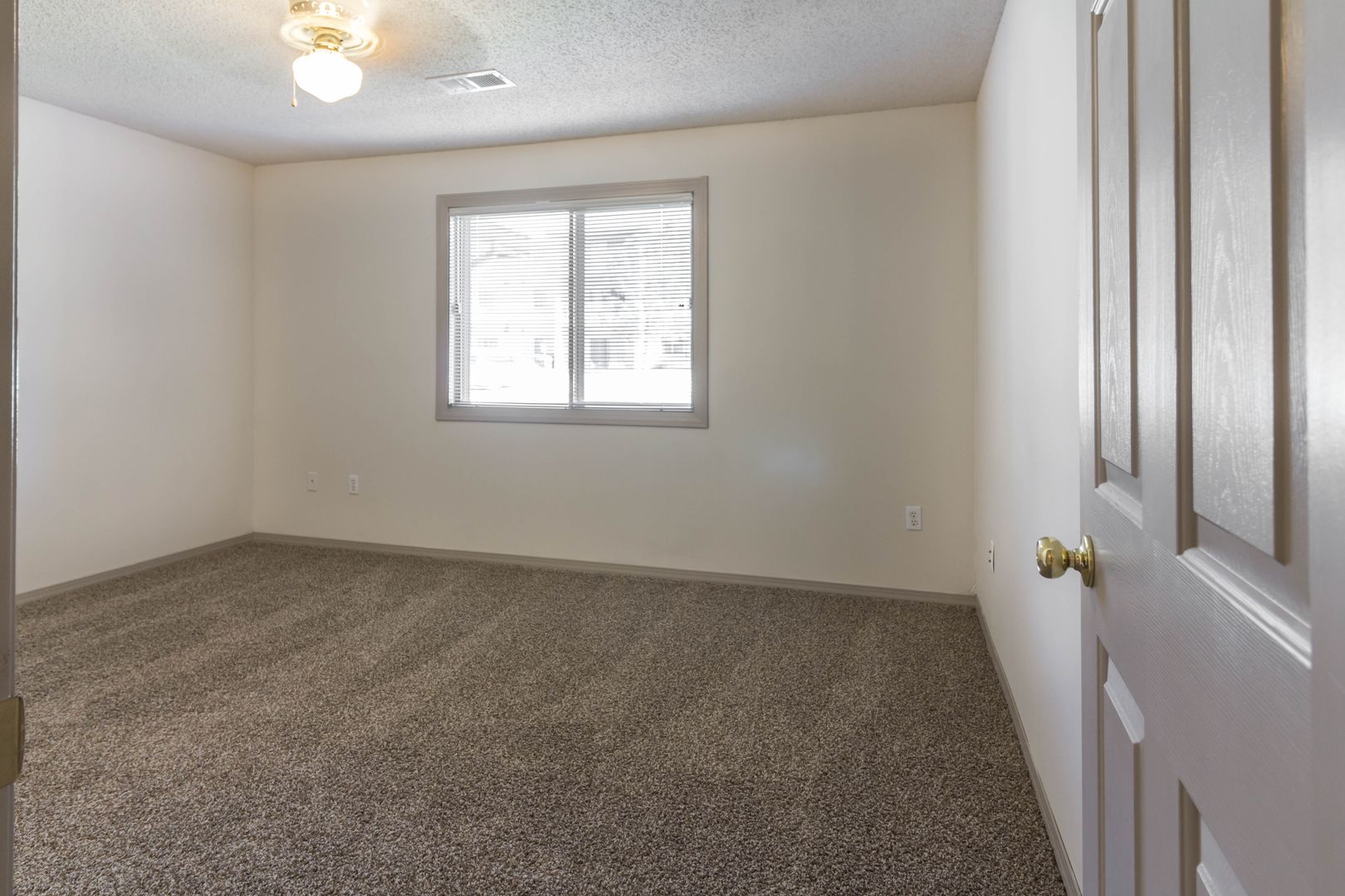 Wichita Apartment: 2901 North Governeour Street