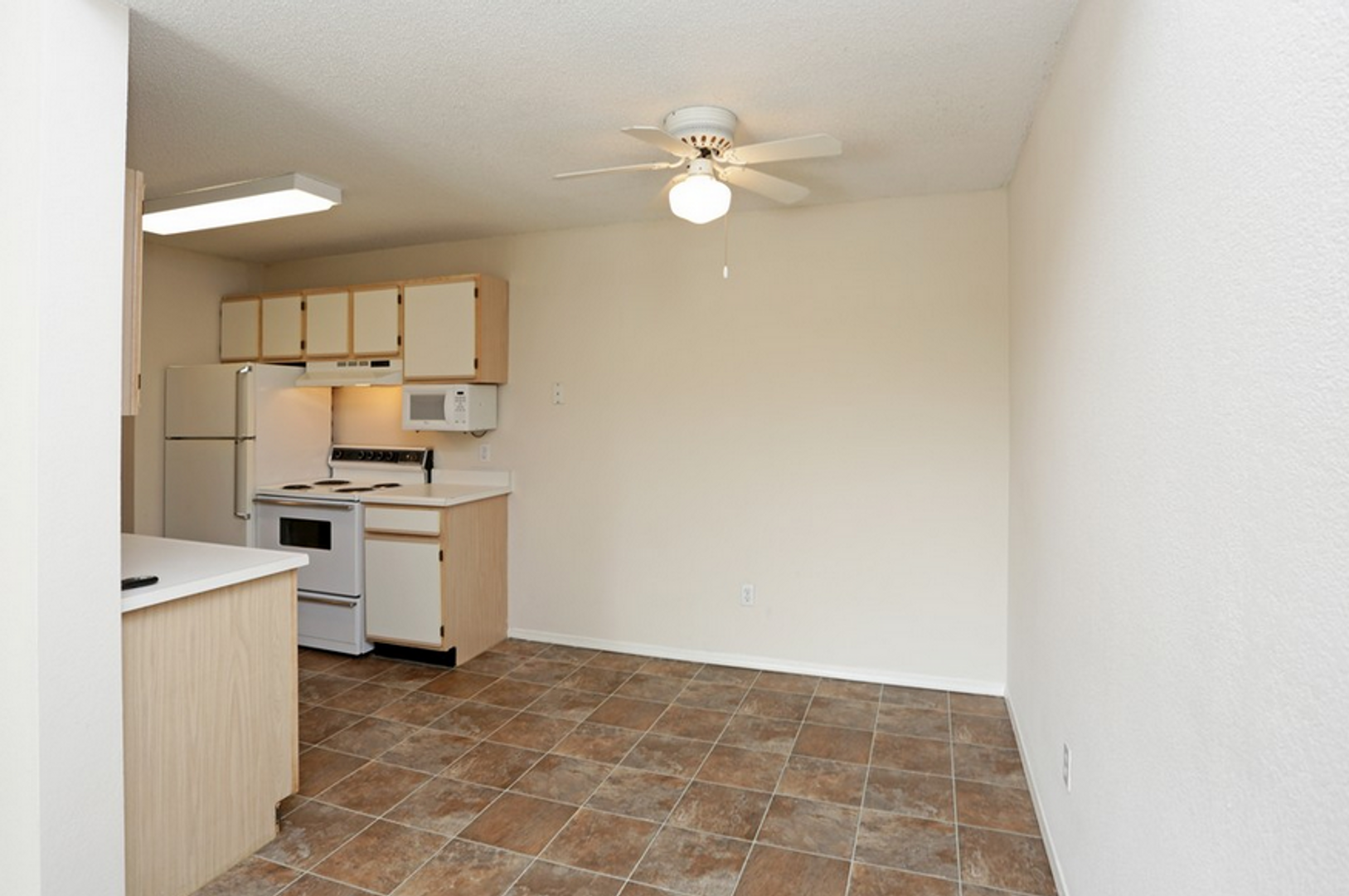 Sioux Falls Apartment: 1402 South Marion Rd