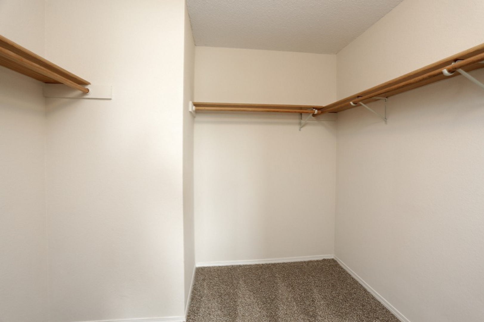 Inver Grove Heights Apartment: 1860 52nd Street East