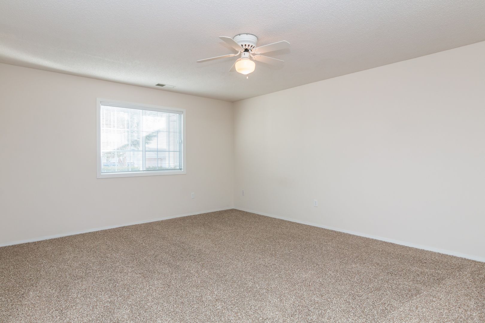 Apple Valley Apartment: 7472 157th Street West