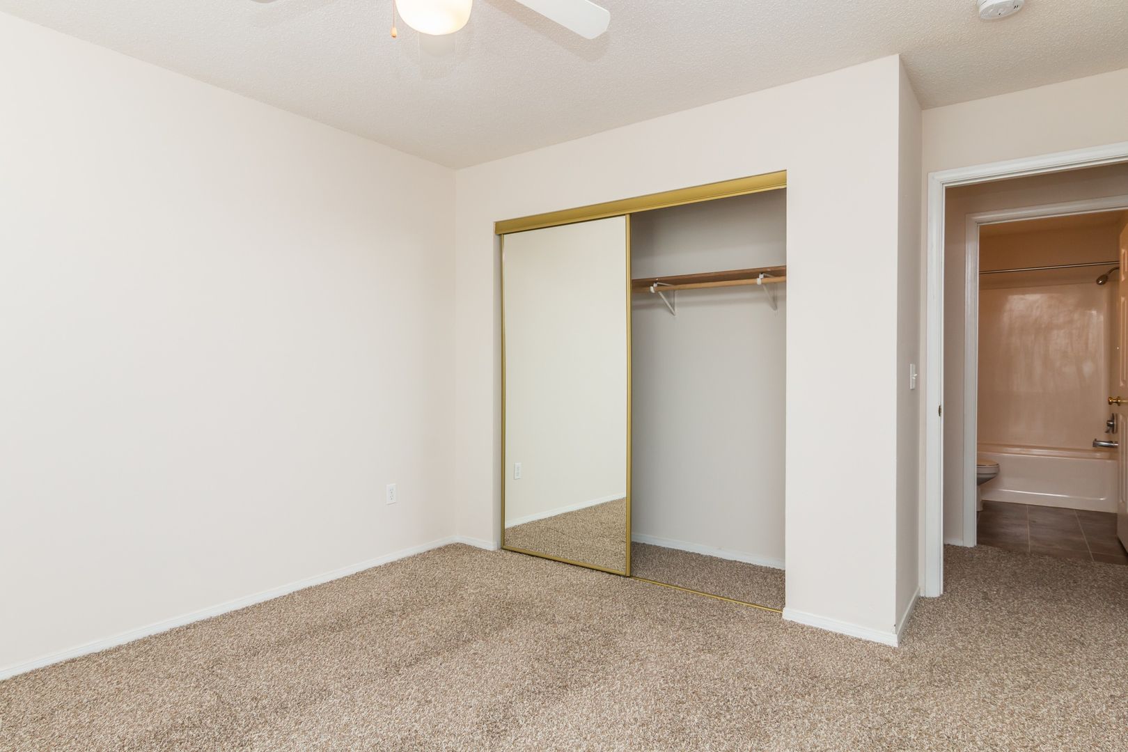 Inver Grove Heights Apartment: 1860 52nd Street East