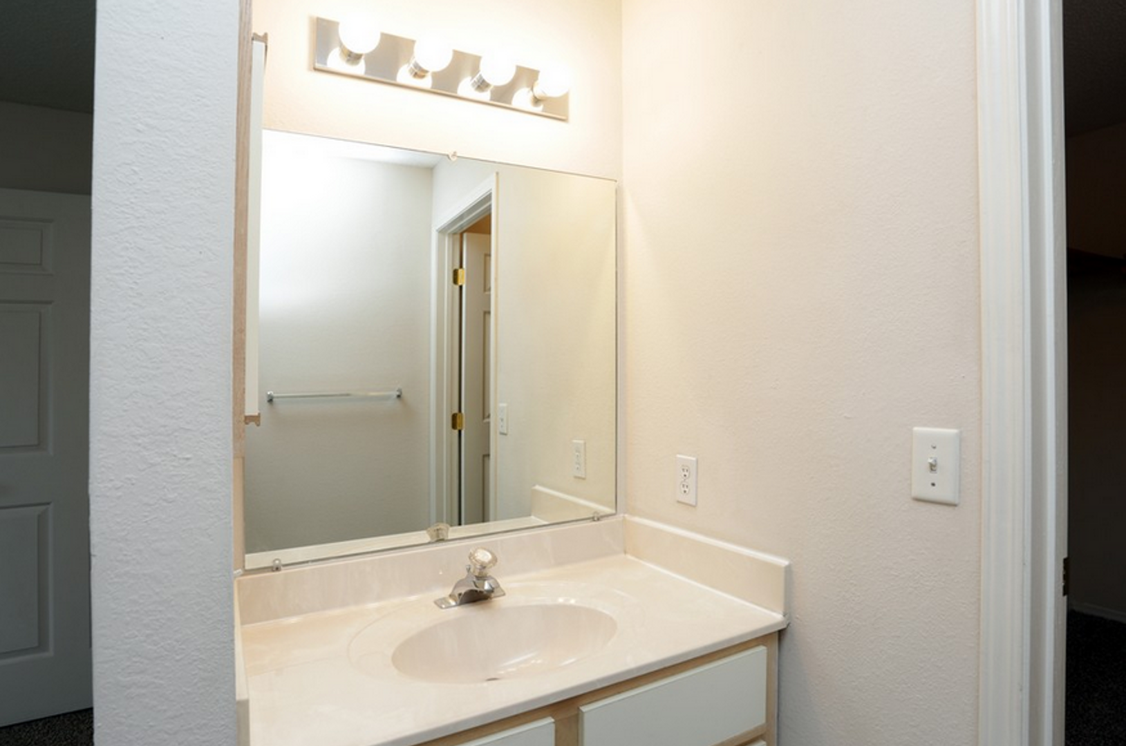 Inver Grove Heights Apartment: 1860 52nd Street East