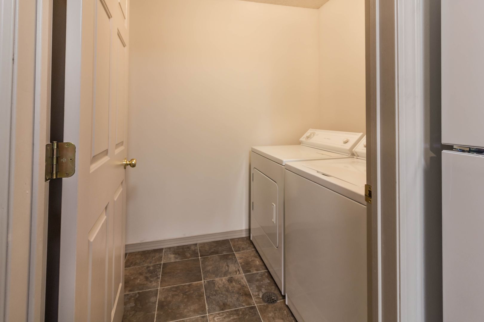 Laundry room at KINGSTON GREEN (2 of 3)