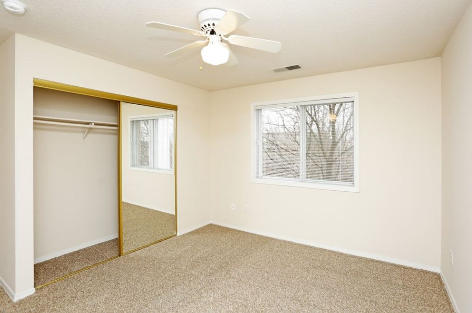 Inver Grove Heights Apartment: 1860 52nd Street East