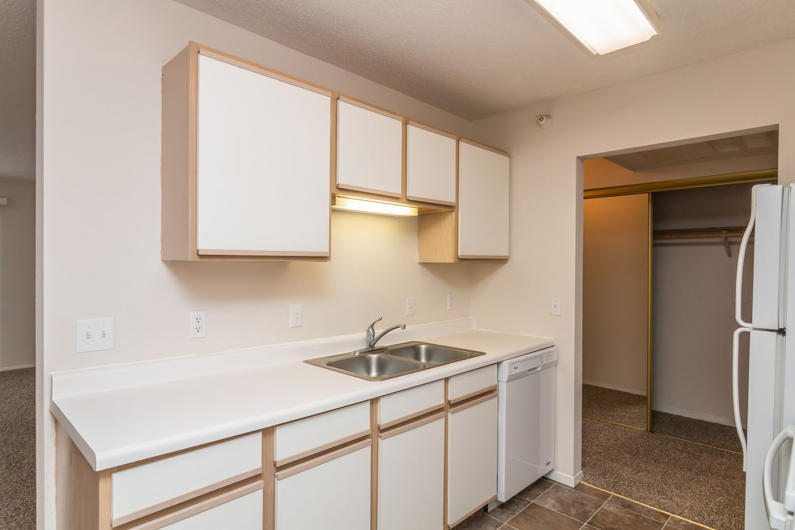 Sioux Falls Apartment: 6003 South Cliff Avenue