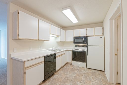 Spacious kitchen & walk-in closet *WAITLIST*