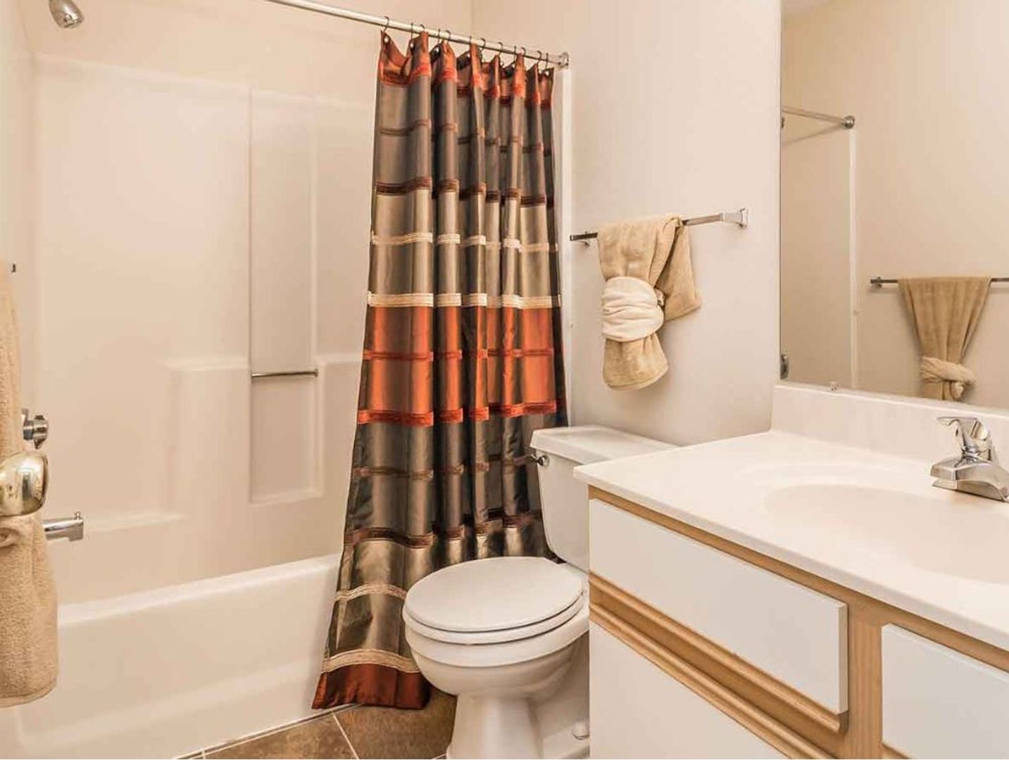 Inver Grove Heights Apartment: 1860 52nd Street East