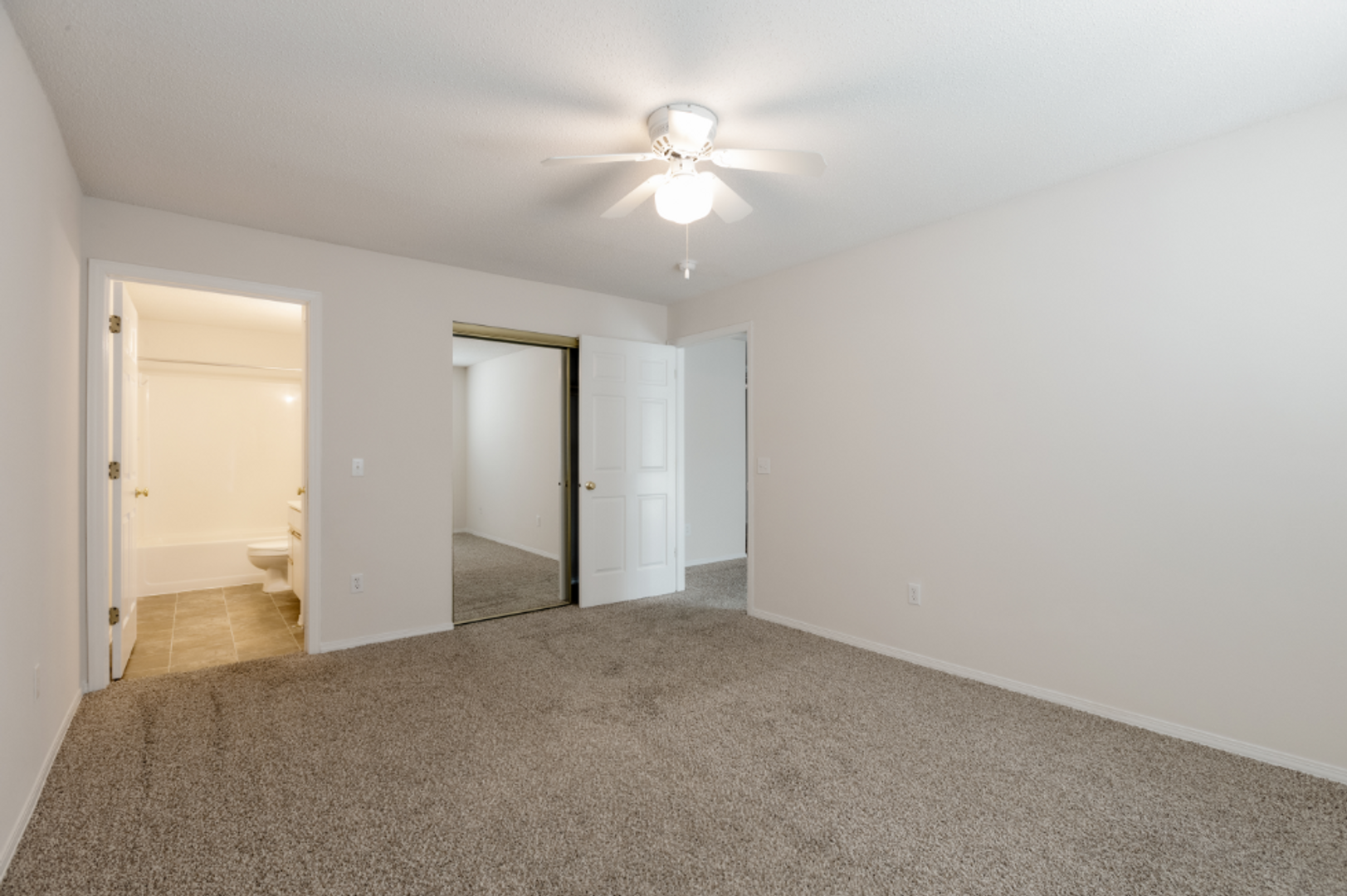 Apple Valley Apartment: 7472 157th Street West