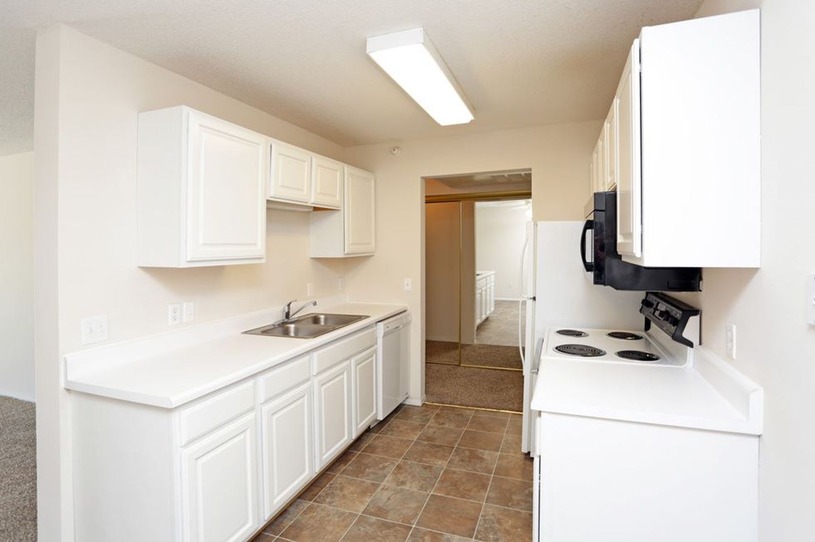 Sioux Falls Apartment: 1402 South Marion Rd