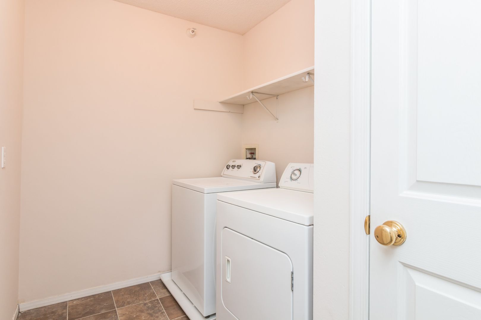 Sioux Falls Apartment: 1402 South Marion Rd