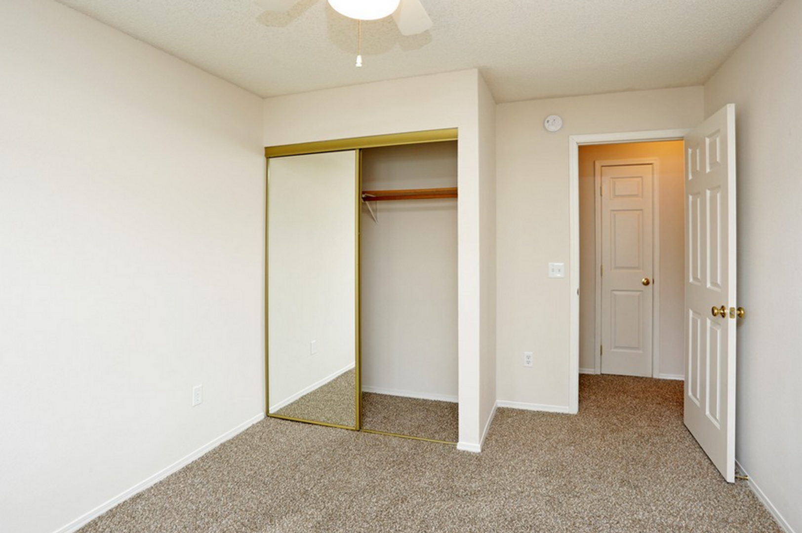 Inver Grove Heights Apartment: 1860 52nd Street East