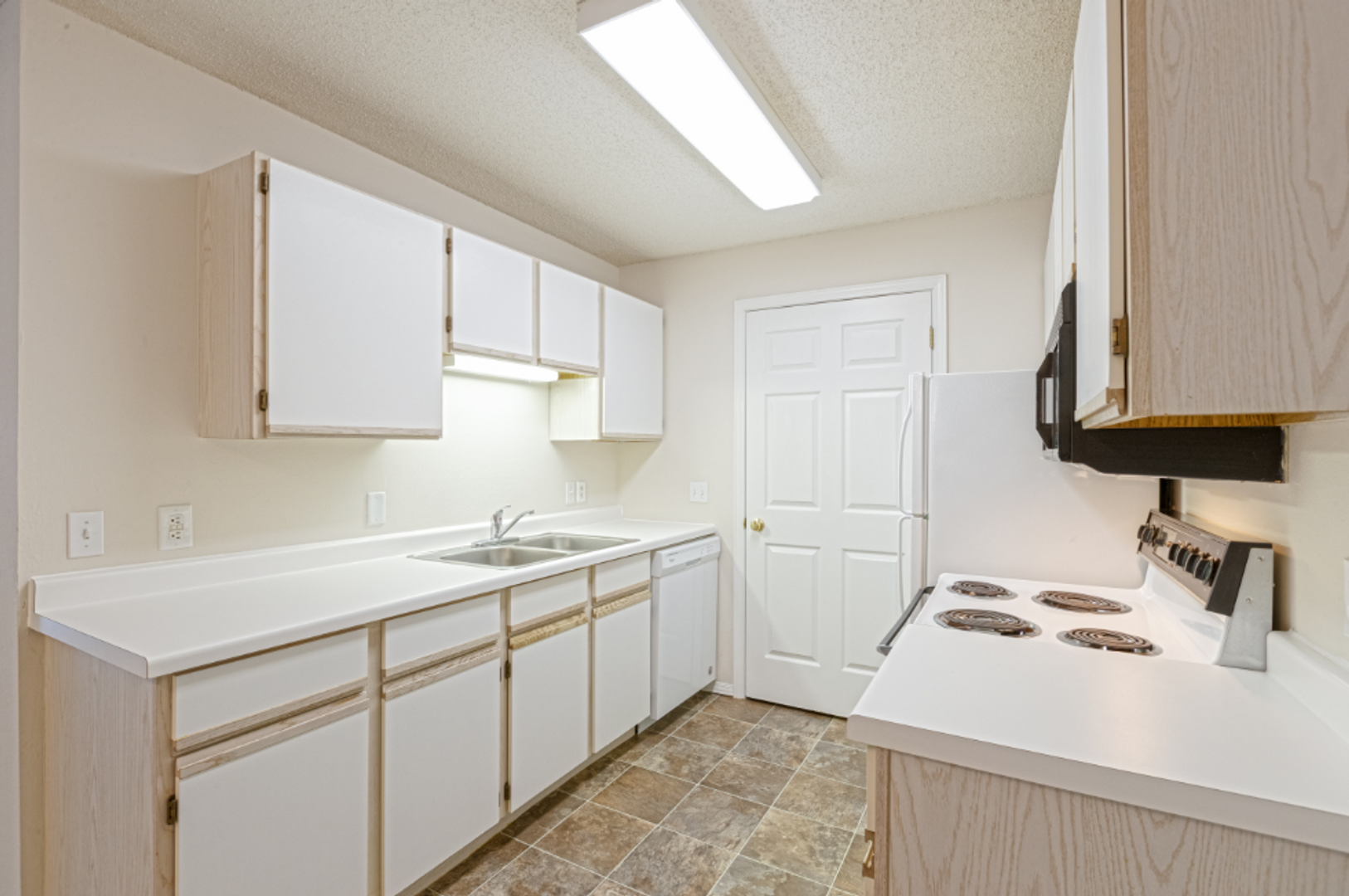 Apple Valley Apartment: 7472 157th Street West