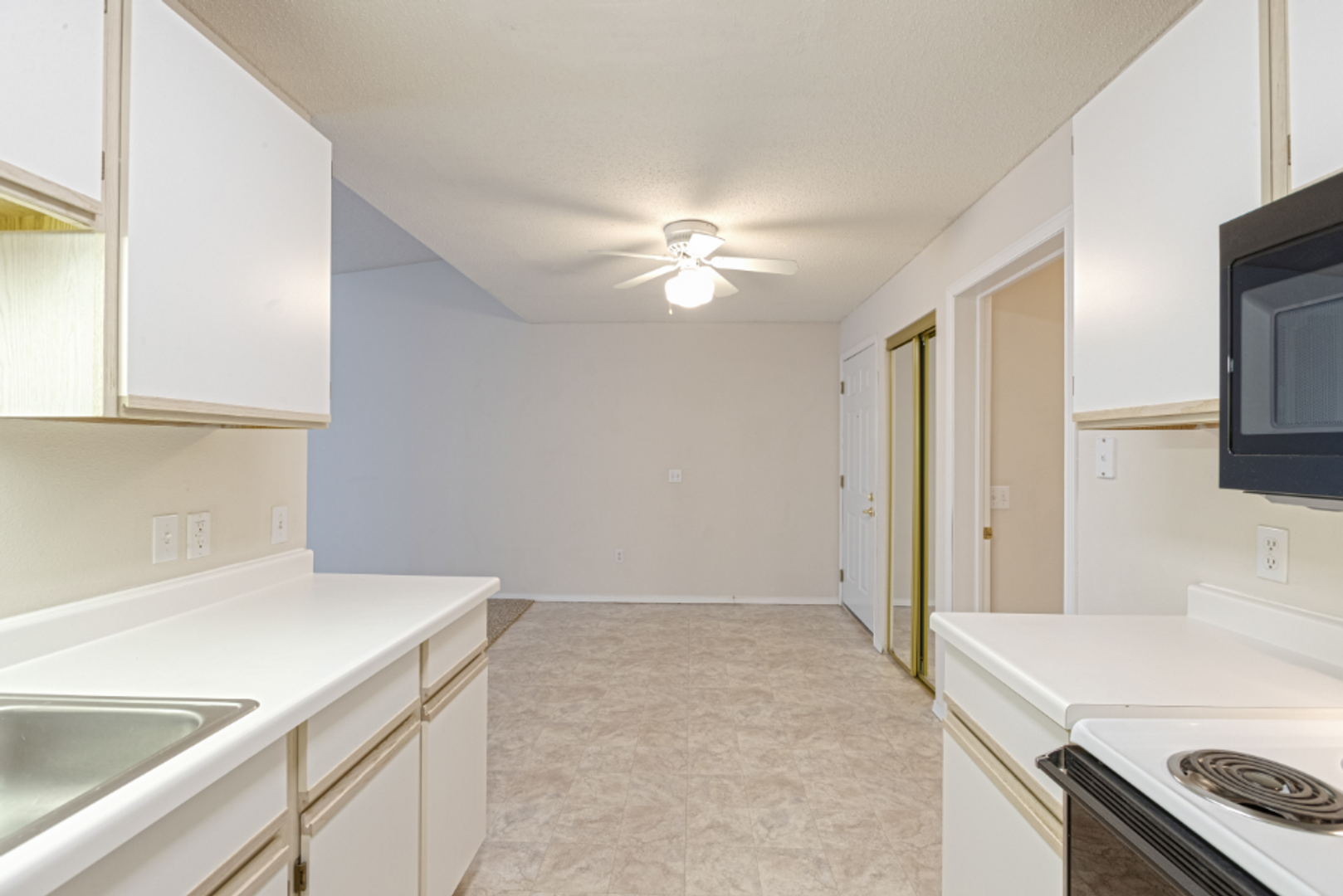 Inver Grove Heights Apartment: 1860 52nd Street East