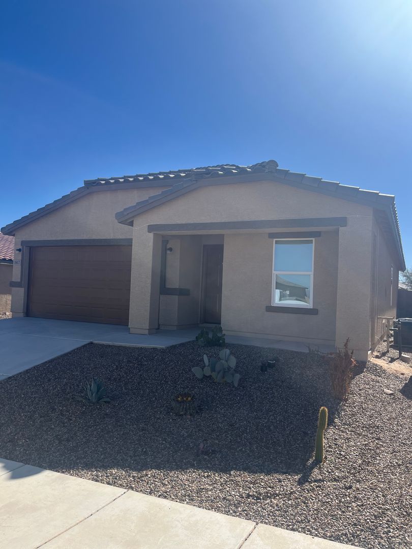 Benson House: 1617 W Cottonwood Bluffs Drive